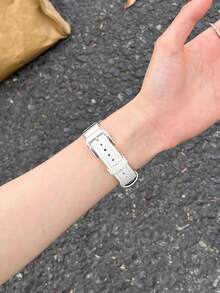 1条真皮表带，适用于38mm/40mm/41mm/42mm/44mm/45mm/46mm/49mm表盘，女士款，兼容Series 10/9/8/7/6/5/4/3/2/1 SE Ultra系列。 - 白色 - 查看 4