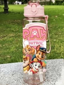 Paw Patrol 750毫升旅行杯，带提手、吸管和杯盖，可爱图案，高品质，防漏防震耐用，户外运动水壶，大容量便携杯，适合短途旅行、徒步、野餐、跑步、健身、母亲节、万圣节、圣诞节、感恩节、父亲节、情人节、学生礼物、送给家人、男女朋友、生日、毕业典礼等场合，男女通用。 - 彩色 - 查看 3