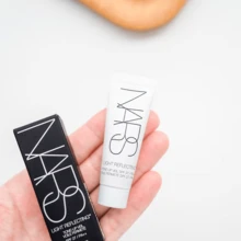 Nars 亮肤妆前乳。提亮肤色。保湿底霜 9毫升/0.32盎司 - 白色 - 查看 11