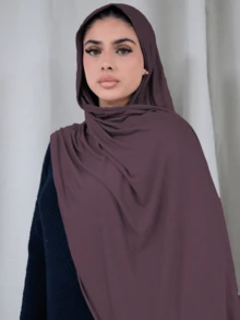 1条纯色优雅柔软围巾，女士粘胶棉舒适多功能头巾，适合日常佩戴 - Bold Plum - 查看 2