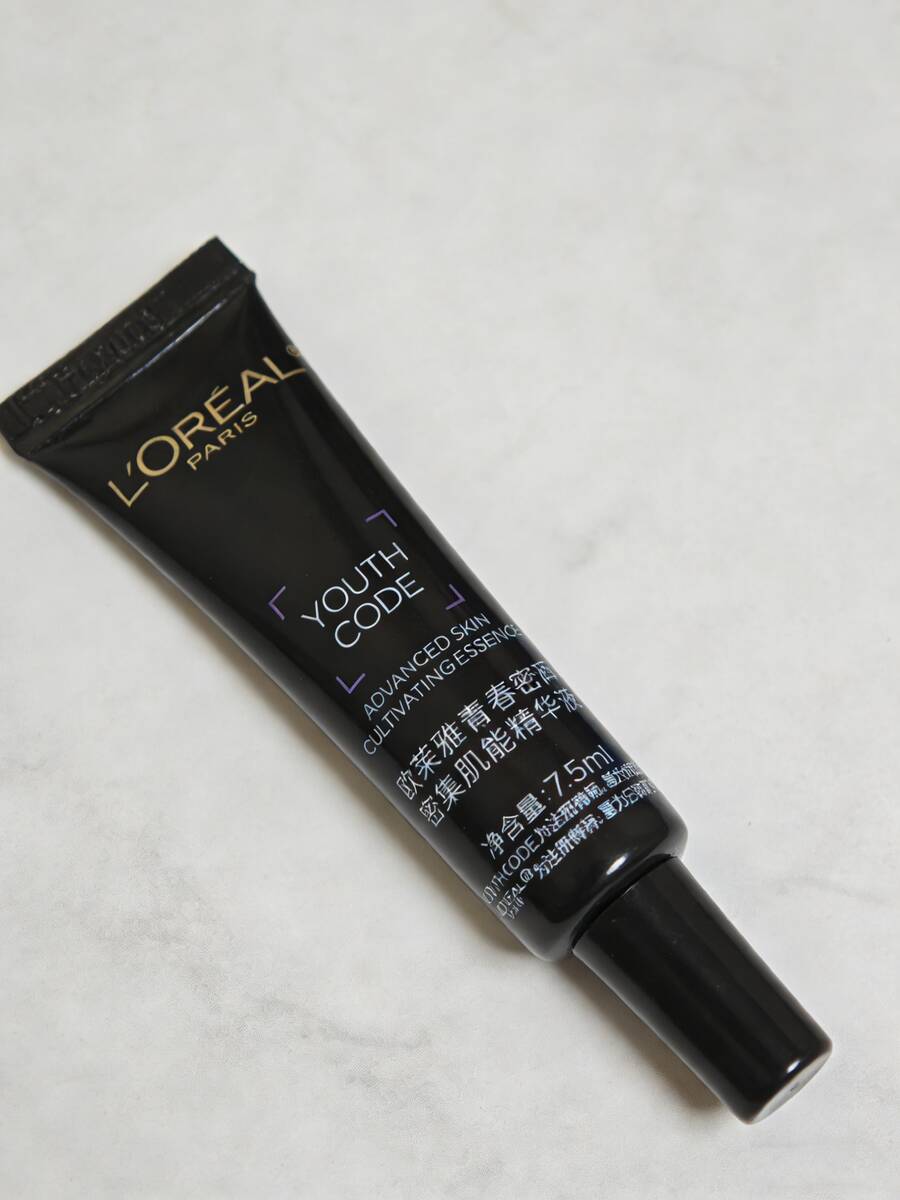 L'Oreal ​​Travel-Size Youth Code Revitalizing Essence Fourth Generation Advanced Youth Activating Concentrate. Moisturizing And Anti-Wrinkle Serum. Repairs Sensitive Skin. 7.5ml/0.25oz. - Purplish-black - View 1