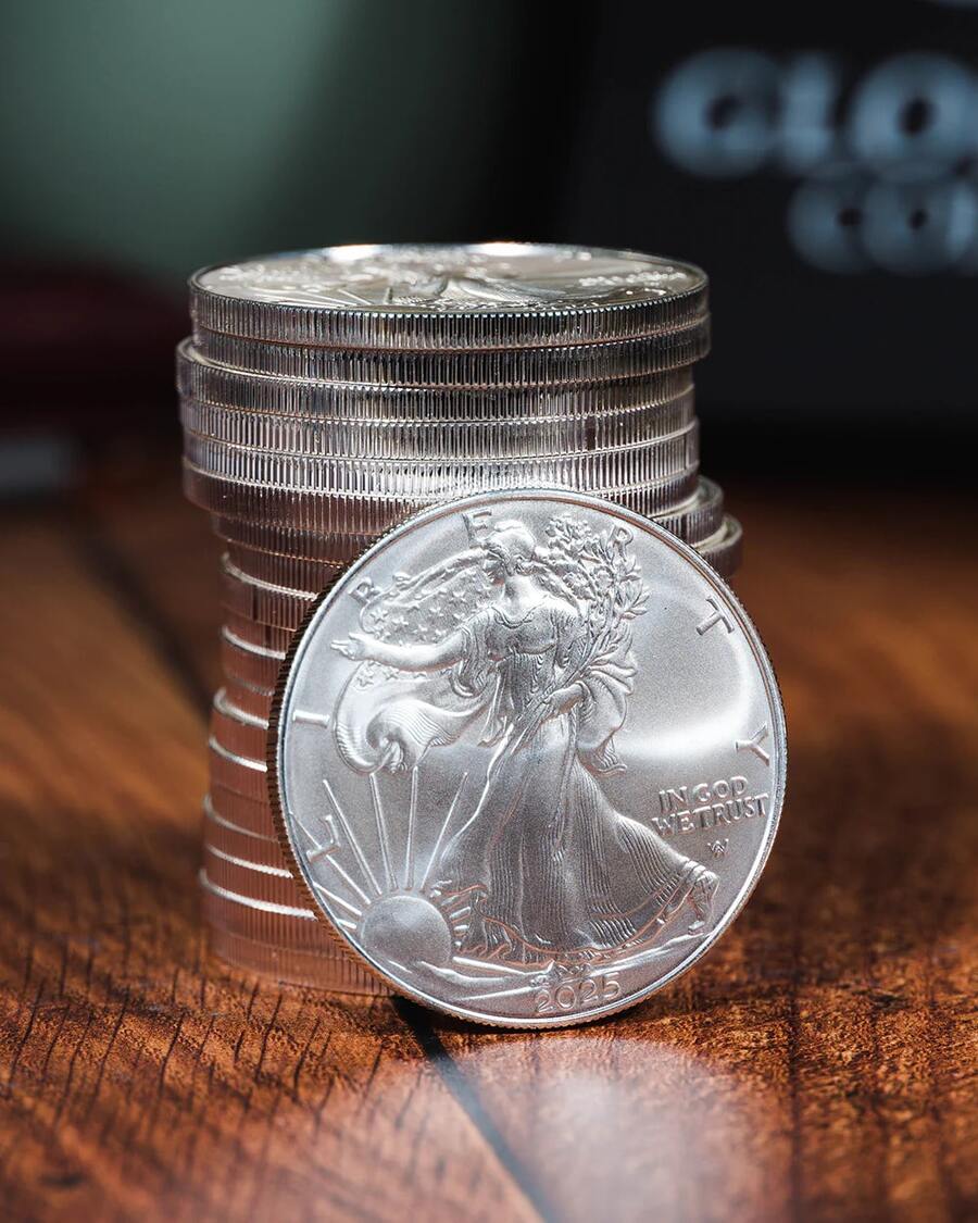 American Eagle 2025 One-Ounce Proof Silver Coin, Suitable For Collecting And Holiday Gifting. It Has A High Precious Metal Content And Can Be Used For Precious Metal Investment. It Commemorates A Specific Year/Theme And Is Often Given As A Gift. The Silver Eagle Contains 1 Ounce Of Approximately 99.9% Pure Silver. - A - View 1