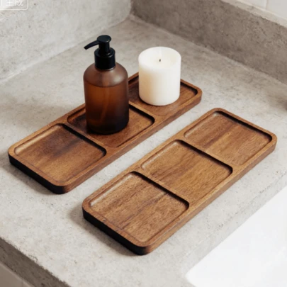 长方形相思木乡村简约分隔式浴室收纳盒，天然木纹，经久耐用，可放置护肤乳液等物品，是浴室收纳的理想之选，节省空间，适用于梳妆台、浴缸、淋浴区或客厅/卧室装饰 - 木质浴室托盘，浴室配件