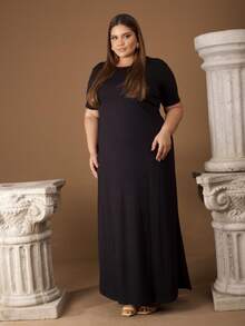 Plus Size Long Dress With Slit, Basic, Evangelical Fashion, Comfortable, Large Size - Plain Black. - View 1