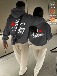 情侣两件套运动服：厚实保暖的法兰绒面料，饰有心形图案，柔软舒适，是理想的情人节礼物，适合浪漫的冬春季节穿着。套装包含：男女皆宜的基础款长袖卫衣，宽松版型，适合休闲外出，运动风格；纯棉运动裤套装；落肩宽松卫衣，时尚图案设计。 - 灰色 - 查看 4
