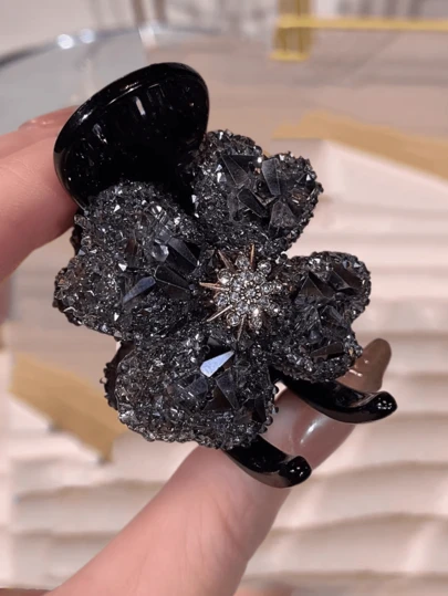 1个全钻四叶草抓发夹 女士中号发夹 高马尾固定神器 后脑勺气质发夹