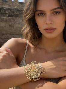 1pc Bohemian High-End Design Personalized Retro Hollow Flower Metal Elastic Bangle For Women