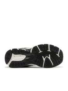 New Balance 2002R - black - View 5