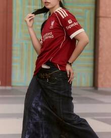 adidas AEROREADY 25/26賽季球迷版主場修身圓領吸濕排汗足球衣男女同款 - 草莓紅 - 查看 2