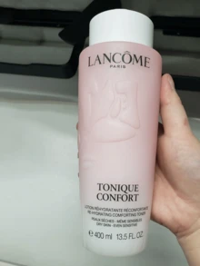 Lancôme 兰蔻舒缓保湿爽肤水，有400毫升、125毫升和50毫升旅行装可选，升级配方温和补水，深层滋养干燥肌肤，舒缓肌肤刺激和敏感，强化肌肤屏障，轻盈乳状质地快速吸收，适合日常使用、办公和旅行携带，是高端保湿舒缓护肤的理想之选。 - 蘭蔻清瀅保濕柔膚水 粉水 - 查看 6