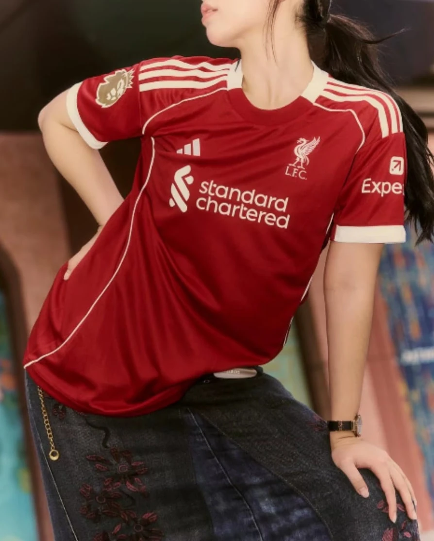 adidas AEROREADY 25/26賽季球迷版主場修身圓領吸濕排汗足球衣男女同款 - 草莓紅 - 查看 1