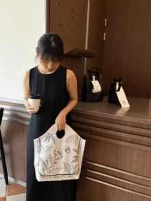 50个装派对礼品包装袋，高端女士购物袋，半圆形手提收纳袋，花卉图案礼品袋，婚礼礼品袋，可重复使用包装袋，加厚防水大容量手提袋，户外旅行日常收纳袋。适用于节日、新年、婚礼、派对、购物、生日礼品、派对回礼等场合。 - 彩色 - 查看 6