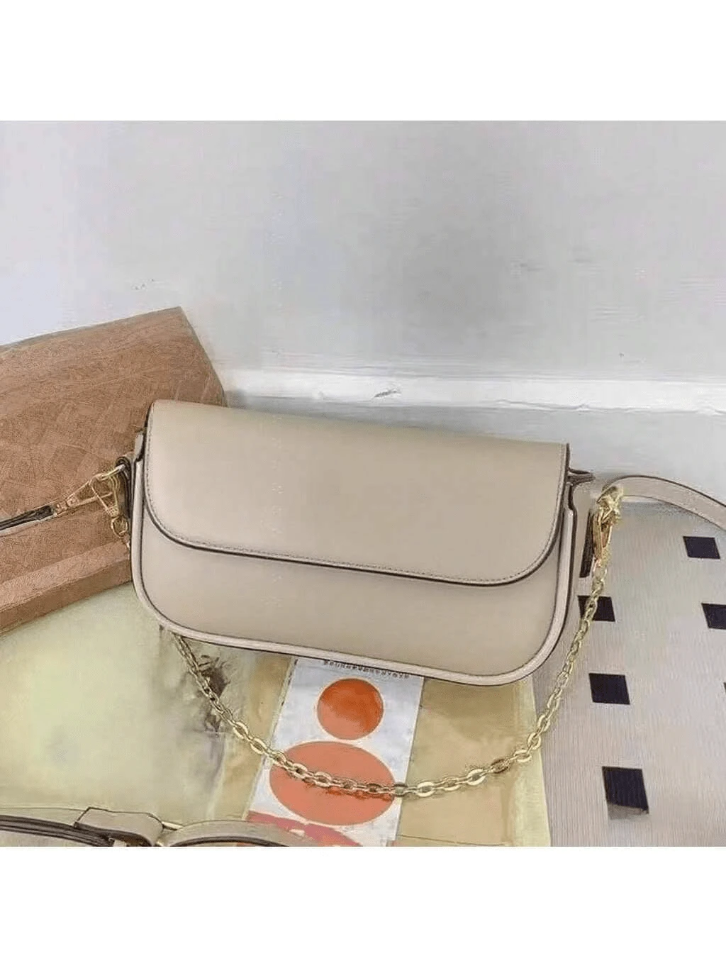 The New Xiaokoujia Gold And Silver Chain Envelope Bag, Baguette Flip Cover Bag, Classic And Retro Monogram Crossbody Single-Shoulder Armpit Bag, Solid Color Bag - Beige - View 1