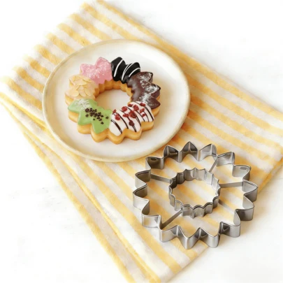 Emporte-pièce à beignets en acier inoxydable pour beignets, bagels, cookies et biscuits, outil de boulangerie professionnel pour les fêtes de Noël et du Nouvel An, ustensiles de cuisine et accessoires faciles à utiliser, outil de pâtisserie pour desserts