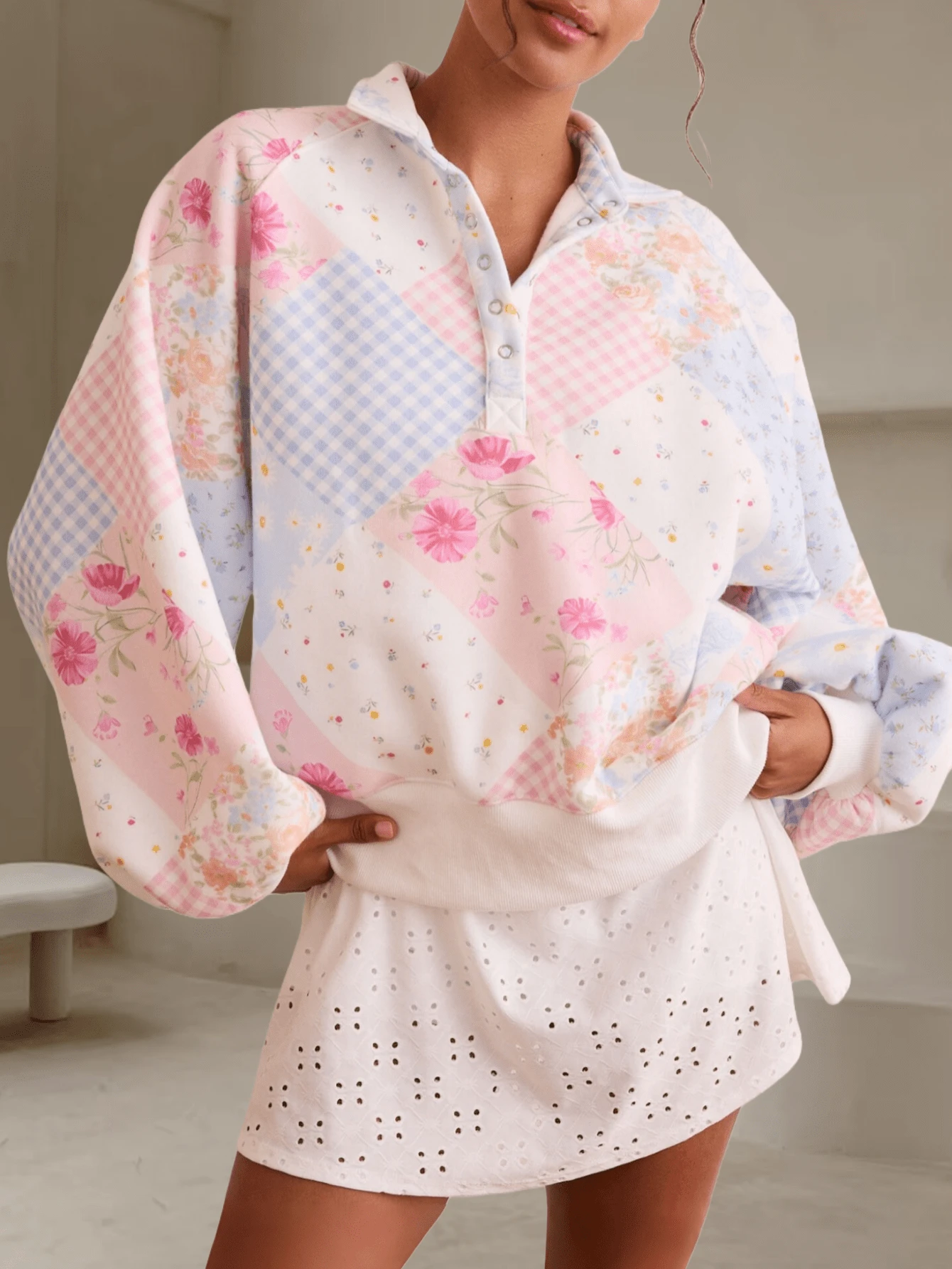Women Oversized Floral Patchwork Sweatshirt Y2k Button Front Turn Down Collar Long Sleeve Sweatshirts Pullover Top Vintage Aesthetic Casual Daily Going Out Tee Shirt Tops Vacation Beach Streetwear - 粉紅色 - 查看 1