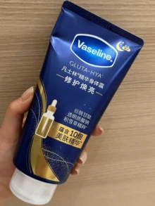 Vaseline 30/280ml Glutathione-Hyaluronic Acid Essence Lotion (For Nighttime Use), Repairing And Brightening, 7-Day Brightening Effect, Fades Blemishes, 24-Hour Hydration, 3-Second Absorption, Containing 10X Glutathione-Hyaluronic Acid Essence (Glutathione/Hyaluronic Acid/Centella Extract), Daily Radiant Skin, Suitable For Those Seeking Rapid Brightening And Repair, An Essential Daily Skincare Item, Leaves Skin Luminous, Even-Toned, And Fades Blemishes. - Vaseline Body Essence Repair and Brighten - View 6