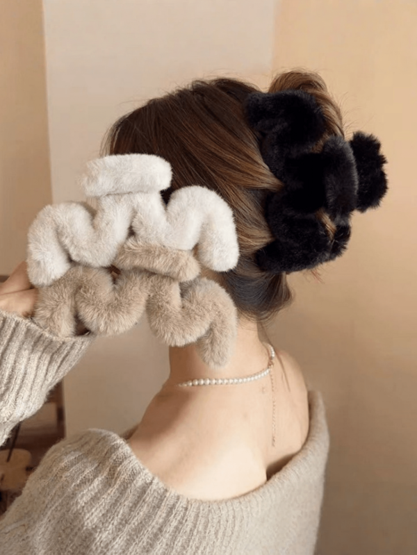 1pc Autumn/Winter Cute & Versatile Fluffy Hair Clip, Large Wavy Plush Hair Claw Elegant Claw Clip Women Hair Accessories Fashion Hair Clutch