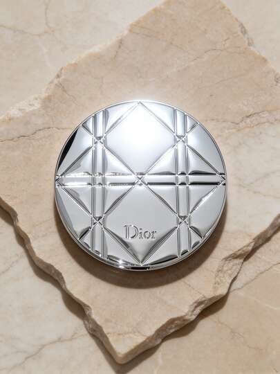 Christian Dior 绗缝图案化妆镜 - 金属双面折叠镜，银色粉饼盒，便携式化妆镜，银色金属梳妆镜，双面粉饼盒，手持化妆镜