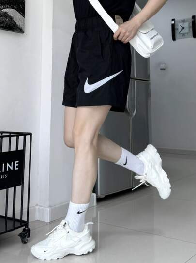  Nike Sportswear Essentials 系列純色運動透氣速乾跑步訓練彈性假兩件防走光休閒短褲女款