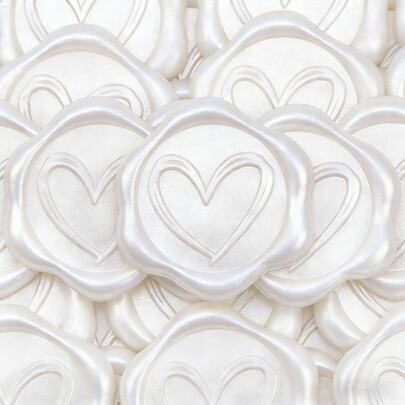 30张心形自粘蜡封贴纸，适用于礼品、婚礼请柬信封封口 - 珍珠白