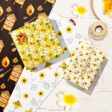 4张蜜蜂主题礼品包装纸 | 包含4种图案：蜜蜂、蜂巢和花朵 | 适用于周年纪念、生日庆祝、派对、婚礼、复活节或春季派对礼品包装 - 彩色 - 查看 6