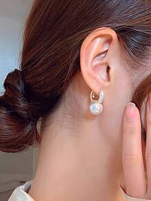 1件珍珠耳环，优雅耳钉，女士高端耳环 - 白色 - 查看 4