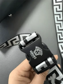 Versace 香水系列黑色化妆包 - 希腊回纹图案可调节肩带斜挎包，时尚单肩包，配有可调节肩带，奢华设计师旅行包，适合日常使用 - 黑色 - 查看 5