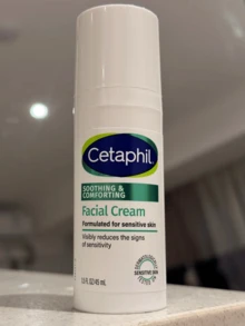 Cetaphil 45毫升正装/10毫升迷你装舒缓保湿霜，经皮肤科医生测试，适用于敏感肌肤，显著减少敏感迹象，超温和保湿修复配方，持久保湿，帮助恢复肌肤水分平衡，质地轻盈不油腻，快速吸收。 - 絲塔芙四維舒緩修護乳霜 - 查看 5