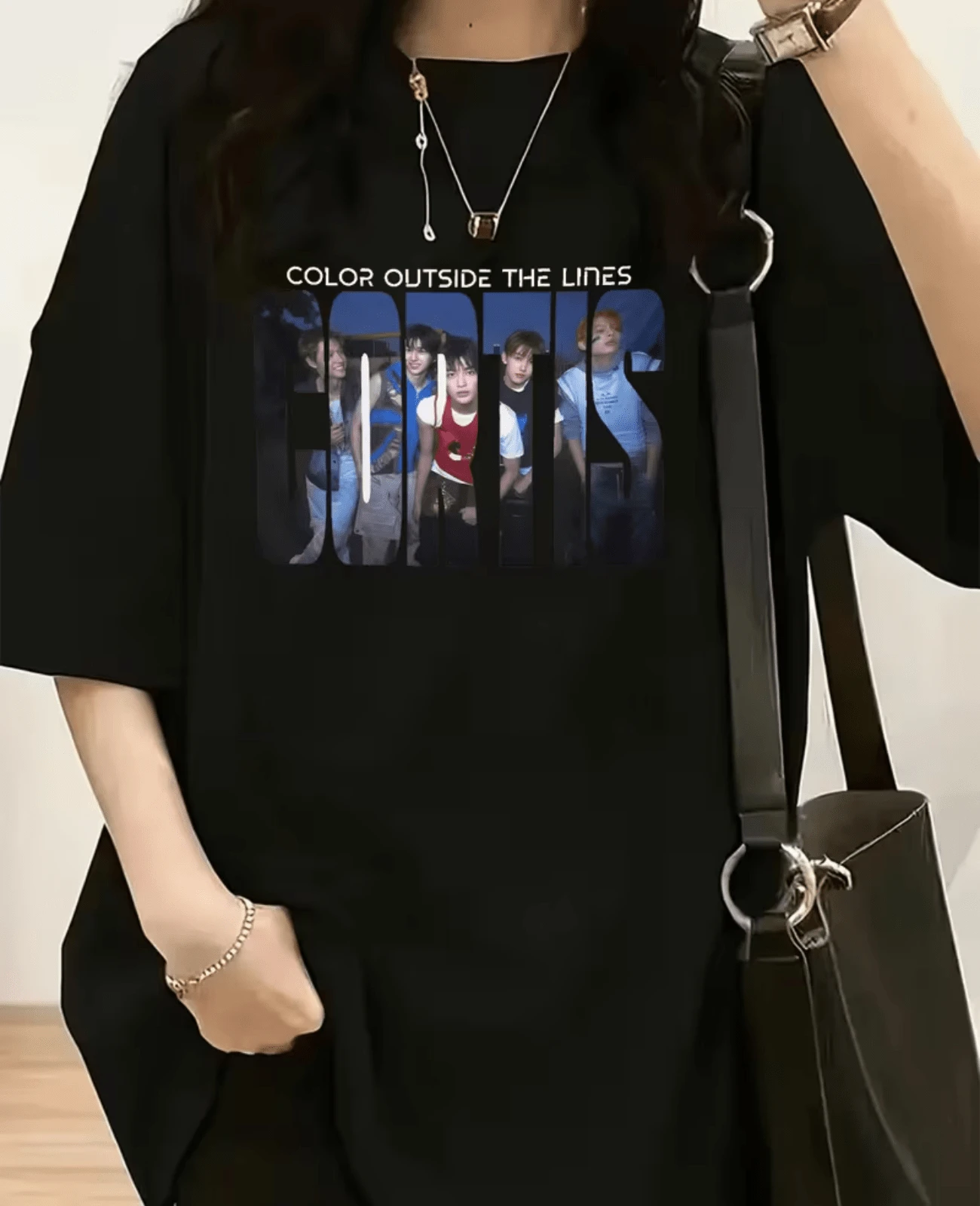 Women's Oversized  Graphic T-Shirt - Soft Polyester Blend Short Sleeve Top With  OUTSIDE THE LINES Slogan &  Logo Print, Loose H-Line Fit Round Neck Casual Summer Blouse For Casual Attire, S - 黑色 - 查看 1