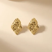 3/4/5对套装，款式随机，金色耳环和粗耳钉，女士款 – 低过敏性褶皱耳环套装 | 魅力十足的纹理造型，适合日常佩戴和节日珠宝礼物，夏季海滩度假比基尼配饰，搭配迷人服饰、婚纱 – 多功能珠宝，游泳、沐浴、运动时佩戴皆宜，是情人节、生日、母亲节和度假惊喜的理想之选。 - 金色 - 查看 7