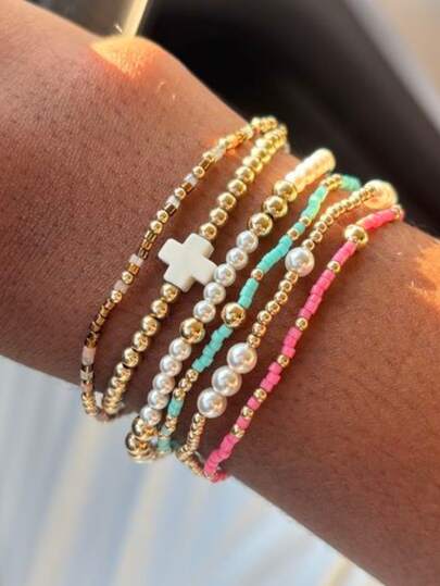 Set de 6 piezas que incluye: Collar con cuentas de CCB y colgante de cruz, pulsera de perlas falsas, pulsera elástica multicapa. Adecuado para que las mujeres lo usen a diario, en citas, fiestas en la playa y reuniones.