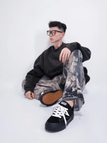 Fear of God Essentials Dark Oatmeal SS22 植絨Logo字母圓領加絨美式套頭衛衣 男女同款 黑色 - 黑色 - 查看 3