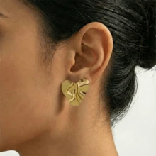 3/4/5对套装，款式随机，金色耳环和粗耳钉，女士款 – 低过敏性褶皱耳环套装 | 魅力十足的纹理造型，适合日常佩戴和节日珠宝礼物，夏季海滩度假比基尼配饰，搭配迷人服饰、婚纱 – 多功能珠宝，游泳、沐浴、运动时佩戴皆宜，是情人节、生日、母亲节和度假惊喜的理想之选。 - 金色 - 查看 4