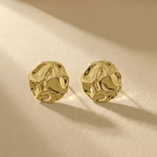 3/4/5对套装，款式随机，金色耳环和粗耳钉，女士款 – 低过敏性褶皱耳环套装 | 魅力十足的纹理造型，适合日常佩戴和节日珠宝礼物，夏季海滩度假比基尼配饰，搭配迷人服饰、婚纱 – 多功能珠宝，游泳、沐浴、运动时佩戴皆宜，是情人节、生日、母亲节和度假惊喜的理想之选。 - 金色 - 查看 6