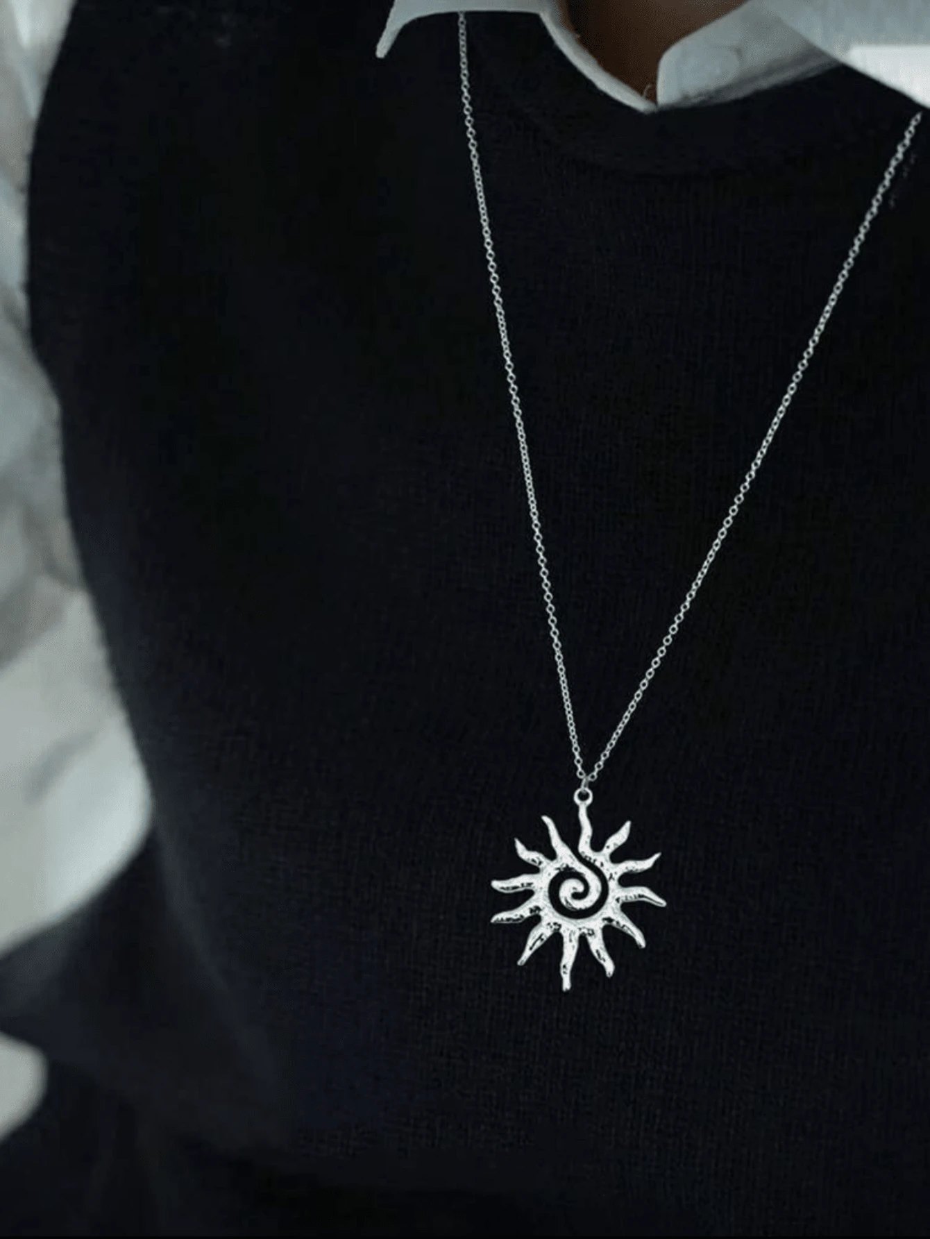 1件银色不锈钢不褪色夸张太阳吊坠长项链，时尚百搭，适合日常佩戴、海滩度假、旅行 - 銀色 - 查看 1