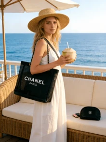 CHANEL 黑色透明网纱手提包和化妆包套装，大容量沙滩包，用途广泛，适合通勤、购物、海滩旅行和休闲外出，是送给女性的奢华高端礼物，也是时尚的化妆包和洗漱用品收纳包。 - 黑色 - 查看 1