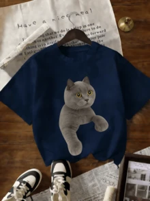 SS26 Camiseta de Manga Corta Unisex - Diseño de Gato Adorable (Estilo Realista) - Estilo Casual y Lúdico - Azul Marino - Ver 1