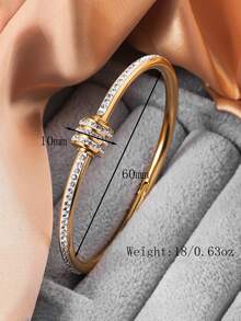 3件套18K镀金奢华不锈钢手链套装，包含一条镶钻罗马数字手镯和一条精致的罗马数字链式手链，可叠戴，复古优雅，适合女性日常佩戴、馈赠亲友及参加派对，是时尚的圣诞礼物之选。也适合日常佩戴、参加派对、节日、生日、婚礼、情人节和母亲节等场合，是送给妈妈的理想礼物。 - 金色 - 查看 5