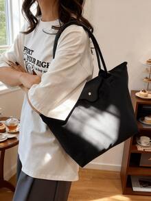 1个简约百搭休闲纯色大容量拉链单肩手提包，适合购物、度假、工作、通勤。女士时尚单肩手提包，顶部提手和拉链封口，防水单肩包，可作饺子包、腋下包、尼龙包、可折叠学生包，适合旅行、上学和办公。 - 黑色 - 查看 3