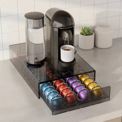 Una caja de almacenamiento de cápsulas de café de acrílico apta para cápsulas de café, capaz de contener 40 cápsulas. Es de color negro transparente y está equipada con un cajón de almacenamiento de cápsulas (una capa).