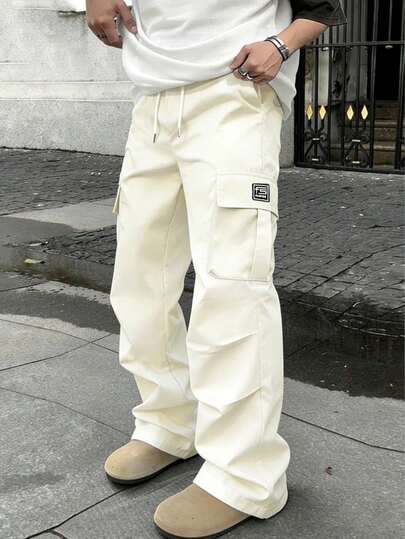 男士直筒休闲裤，字母贴布设计，多口袋款式，工装风格，适合日常穿着，春秋季节穿着。