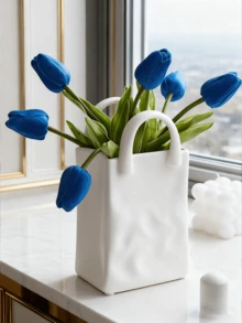 Vaso de Bolsa de Compras Branca com Alça Dourada - Design Minimalista Moderno, Ideal para Estante da Sala de Estar, Mesa de Centro e Mesa de Jantar. Pode Acomodar Flores Frescas ou Flores Artificiais, como Tulipas, Adicionando um Toque Estiloso e Elegante, um Vaso Decorativo Chique e Popular para Decoração Interna. Adequado para Sala de Estar, Quarto, Escritório, Casamento, Atmosfera de Feriado, Dia dos Namorados, Presente de Casamento, Melhor Presente de Feriado, Decoração de Prateleira de Exibição, Presente de Aniversário, Presente de Formatura, Etc. Item Decorativo Pequeno e Requintado, Especialmente Projetado para Mesa, Estante e Pequenos Espaços. - A - Visão 7