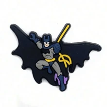 Warner Bros 8件套主题鞋饰，PVC材质，适合装饰沙滩包和鞋子，是生日、圣诞节、情人节、万圣节派对的理想礼物 - 彩色 - 查看 6