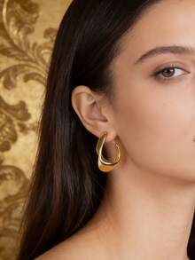 1 对简约不锈钢不对称扭曲 C 形环状耳环，适合女性日常时尚穿着或派对场合，可作为节日礼物 - 金黃色 - 查看 3