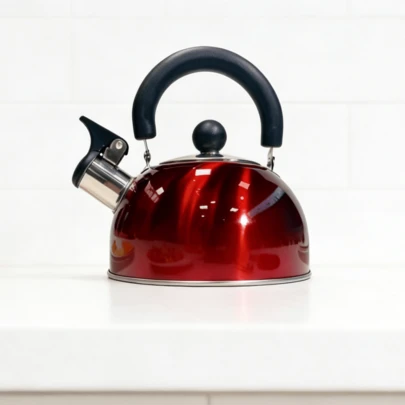 1 pieza Tetera de acero inoxidable con silbato, 1,5 litros, apta para estufas de gas y placas de inducción, diseño de fondo plano, fácil de limpiar, utensilios de cocina duraderos, un regalo ideal para cocinas del hogar, apta para uso en hogares, oficinas y restaurantes - Perfecto para hervir agua, té, café y sopa.