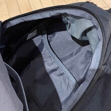 Adidas Nike 新款大容量轻便耐用大Logo设计功能齐全做工精良贴合背部时尚百搭休闲背包 DV6246-010 - 黑與白 - 查看 5