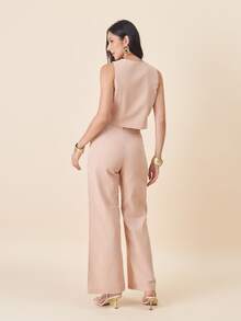 Linen Set Consisting Of A Turtleneck Vest And Trousers With Covered Button Details. - 摩卡棕 - 查看 3