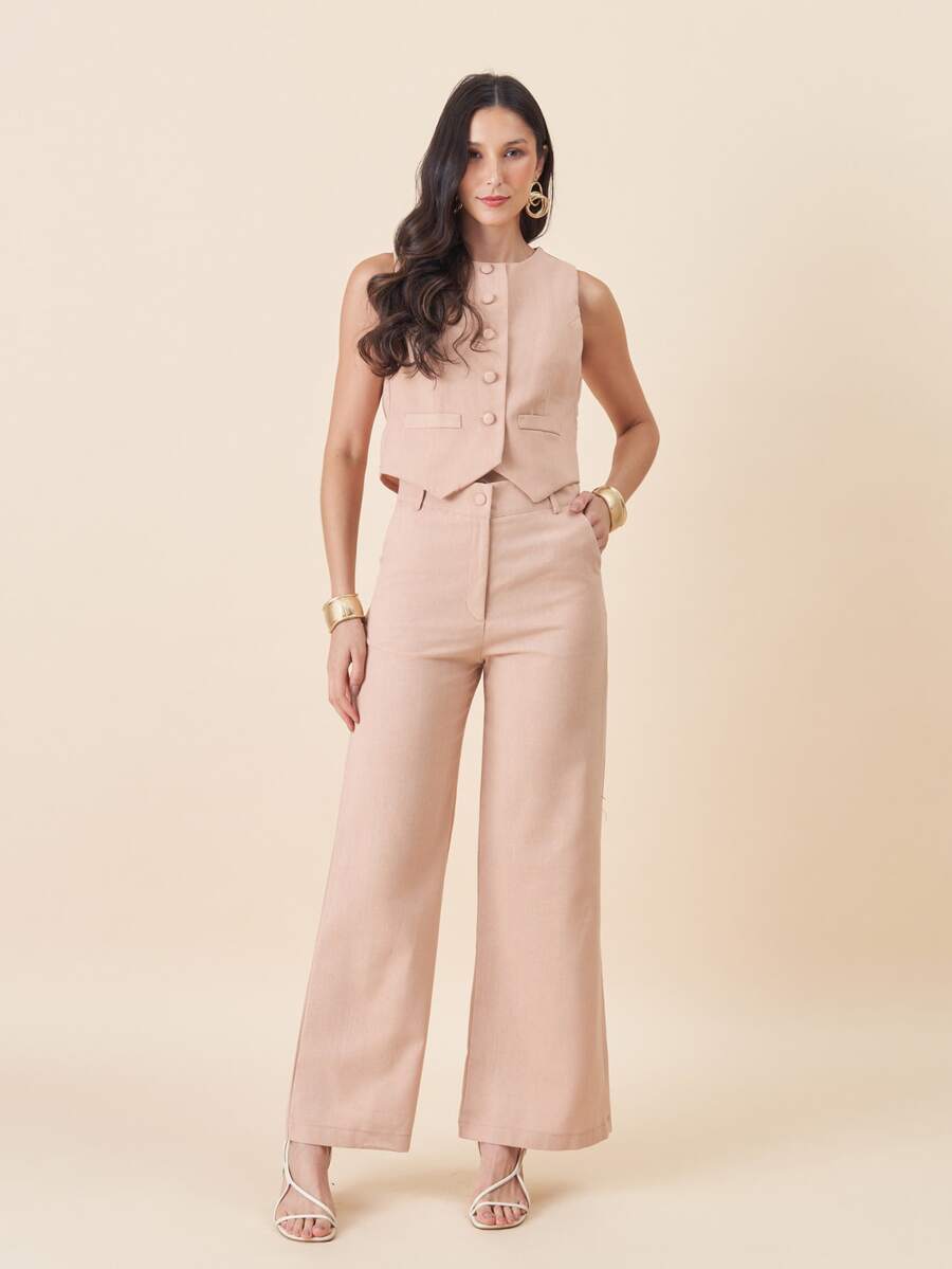 Linen Set Consisting Of A Turtleneck Vest And Trousers With Covered Button Details. - 摩卡棕 - 查看 1