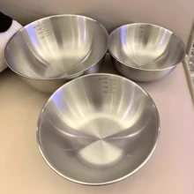 Bộ 3 tô trộn bằng thép không gỉ, bề mặt mạ kim loại, dùng được trong lò vi sóng, hình tròn, thích hợp để chuẩn bị và bảo quản thực phẩm trong nhà bếp, tuyệt vời cho tiệc nướng và nấu ăn ngoài trời. - Bạc - Xem 10