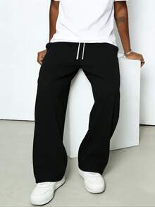 男士宽松休闲运动裤，纯色阔腿设计，抽绳腰带，大口袋，适合日常步行、工作、旅行等各种场合。采用涤纶面料，轻盈舒适，版型宽松。 - 黑色 - 查看 11